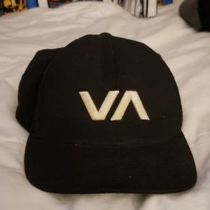 RVCA  Fitted hat large fits With band